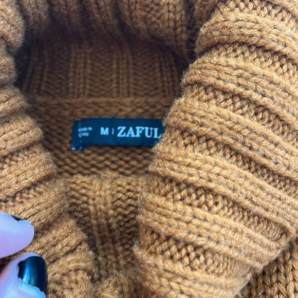 Turtle neck knit sweater in burnt orange! - Picture 3 of 5